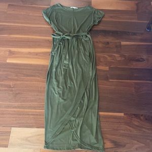 Midi dress with ruffles, tie and pencil skirt feel.